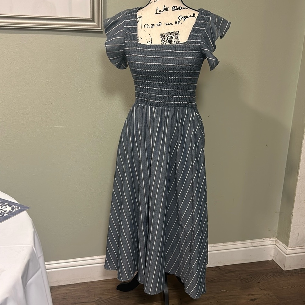Simplee cotton/linen smocked bodice grey striped dress. Midi length. Pockets.